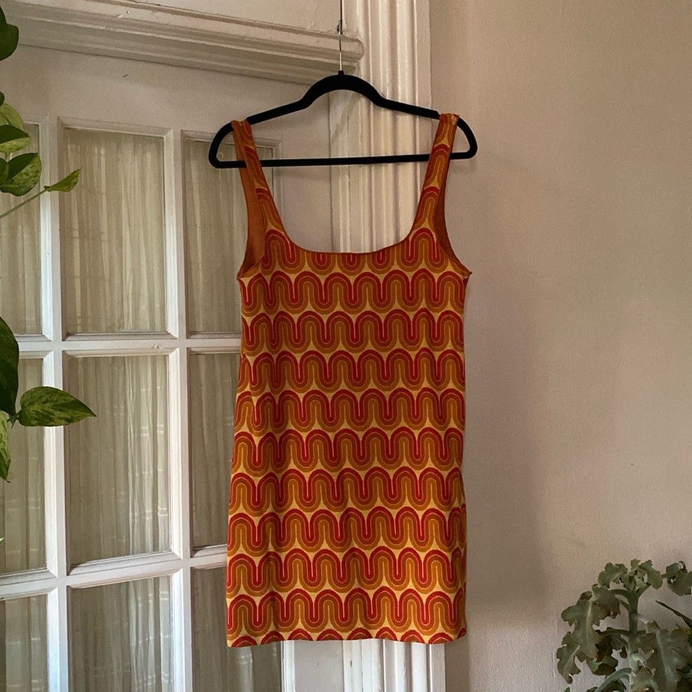 Barely worn Zara mini dress in orange retro 70s print, size small
